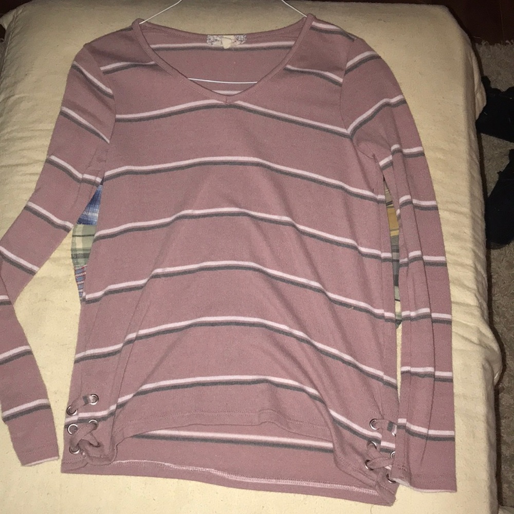 Long sleeve V-neck t-shirt with side detail